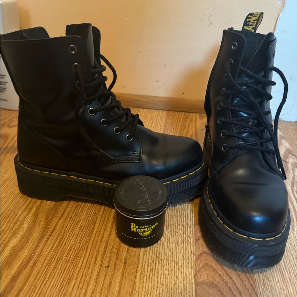 Doc Martens Women’s 9 with Wonder Balsam